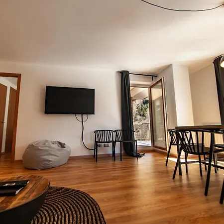 Modern And Cozy In With Views - Vall Del Nord Apartment *
